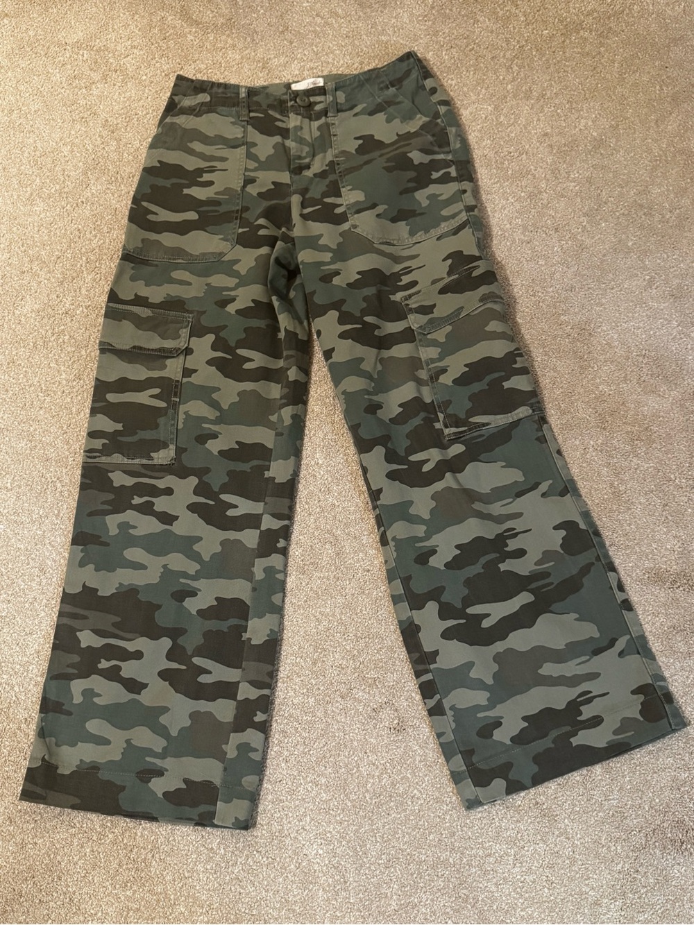 Women’s Camouflage Utility Cargo Pants - Green Camo